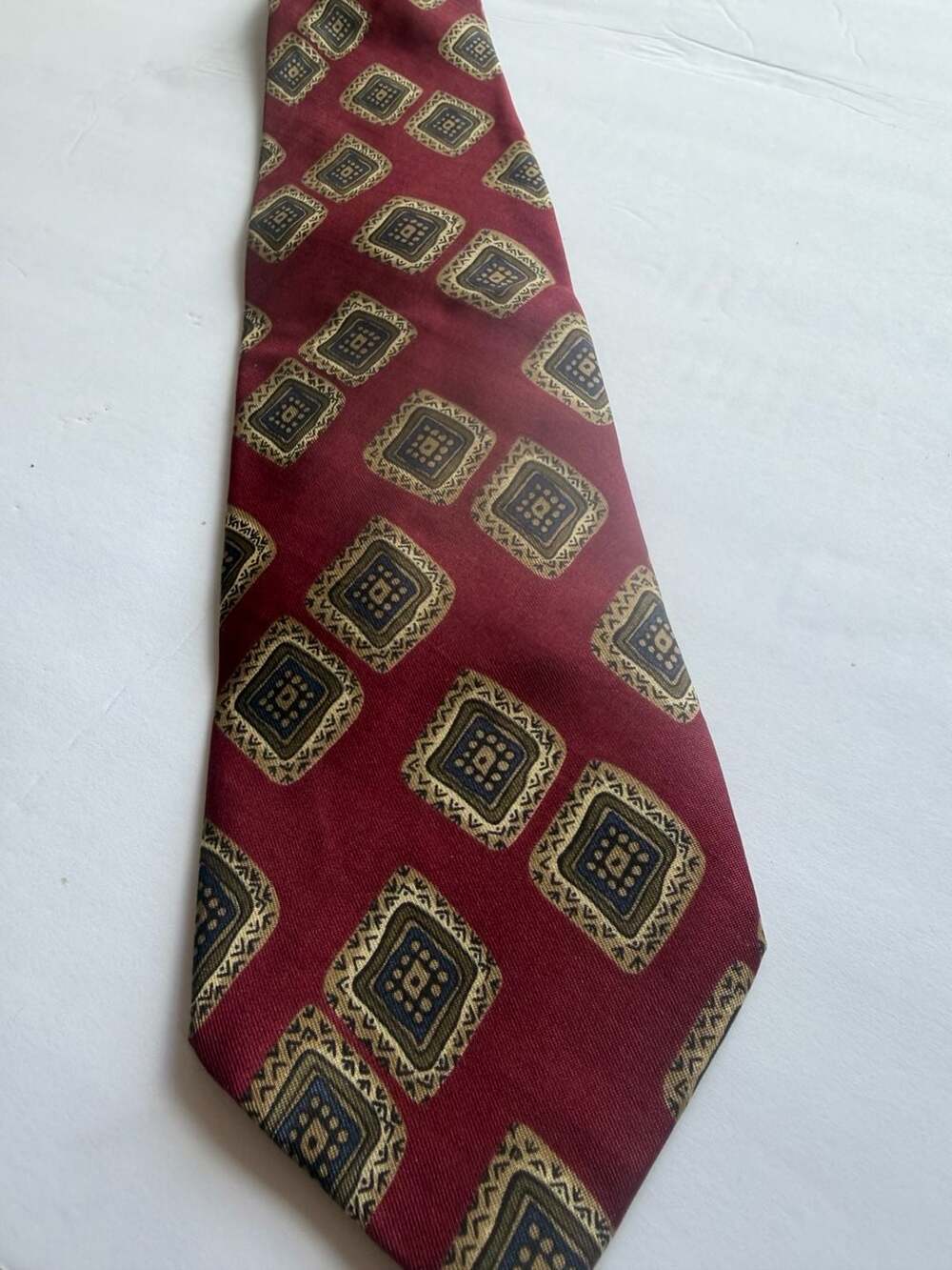 Brooks Brothers Makers All Silk Geometric Pattern Necktie in Red